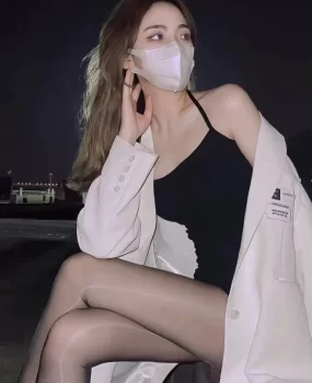 小姐姐刚到兰州天气太热昼伏夜出光亮黑丝兼职