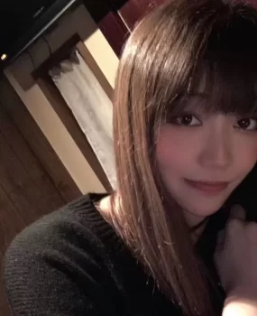 清纯肤白19岁超嫩小妹